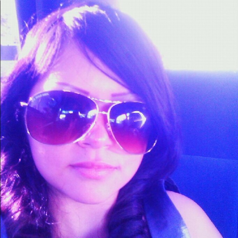 Meet your Posher, Reina